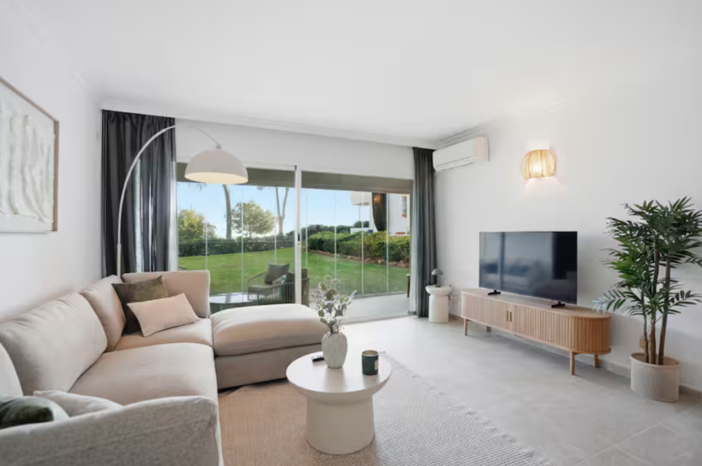 Miraflores – walk to the beach!